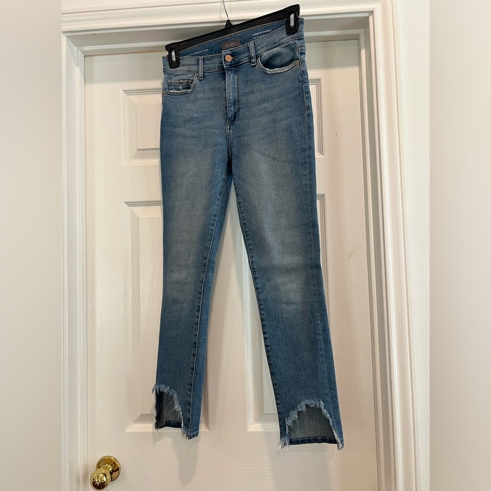 DL1961 Blue Cropped Ankle Jeans with Distressed Hem